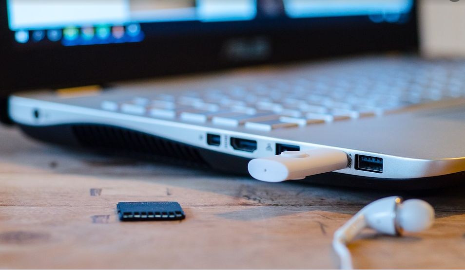 ROG全能筆記本怎么使用U盤重裝win10系統(tǒng)